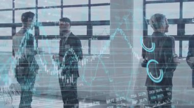 Yumuşak gün ışığı, tablet analizi yapan ekibin hareketlerini finansal çizelgelere dönüştürüyor. İş, işbirliği, modernite, analitik, başlangıç, çalışma alanı, teknoloji