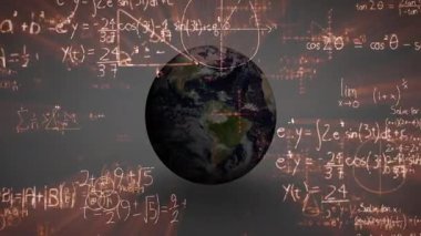 Merkezde dönen bir küre ile açılışı yapan kırmızı denklemler, matematik modellemesi için dünyanın etrafında kayboluyor. Coğrafya, veri görselleştirme, soyut, dijital sanat, yenilik, bilim, teknoloji