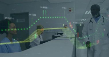 Doktor, tıbbi çalışma akışını vurgulayan şamdan çizelgesiyle hemşire için masa başı dosyasına yaklaşıyor. Sağlık, takım çalışması, analitik, profesyonellik, dijital, hastane, işbirliği