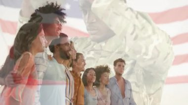 Yurtsever birliğini gösteren kollarını birleştiren topluluk grubu, bayrak üzerinden kaskını güvene alan asker. Çeşitlilik, dayanışma, vatanseverlik, takım çalışması, dayanıklılık, birlik, güven