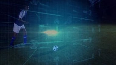 Erkek futbolcu topa doğru ilerliyor. Dijital devre teknolojisi kilit nokta için yoğunlaşıyor. Futuristik, spor, teknoloji, neon, dijital, devre, atlet