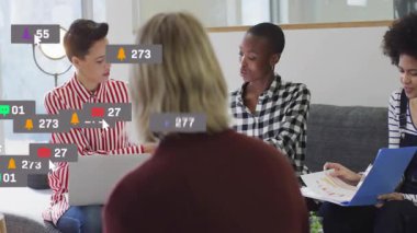 Pazarlama ekibi verileri analiz ediyor. Medya sayaçlarını çoğaltmaya başlıyor. Ekip tartışmasını dağıtıyor. İşbirliği, takım çalışması, modernlik, yenilik, dijital etkileşim, girişim, beyin fırtınası