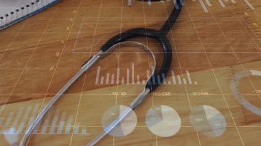 Doktor eliyle not defteri yerleştiriyor ve steteskopla sağlık tablolarının altına veri içgörüsü yazıyor. Tıbbi, analiz, belgeleme, enformatik, araştırma, yenilik, profesyonel