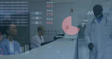 Hasta verilerini güncelleyen animasyon çizelgelerini hazırlarken doktor masaya yaklaşıp dosyaları hemşireye veriyor. Tıbbi, sağlık, dijital, analitik, iletişim, profesyonel, teknoloji