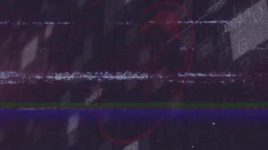 Statik yükselme kırmızı bir sembolü ateşliyor ve yıl işaretleri yanıp söndükçe sayısal ızgara kayıyor. Fütürist, dijital, arıza, soyut, teknoloji, veri, müdahale