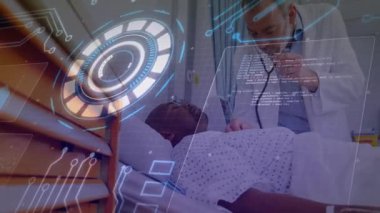 Doktor, göğüs kafesine steteskop yerleştiriyor. Hayati değerler örtüşüyor. Not panosuyla hemşirelik yapıyor. Tıbbi, sağlık, klinik, profesyonellik, teftiş, tanı, ekip