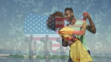 Sahile gelen çiftler, dans etmeye başlıyorlar. Hayat tarzı pazarlama için kıvrımlı elbiseler giyiyorlar. Romantizm, neşe, hareket, dinginlik, güneş ışığı, rahatlık, zarafet