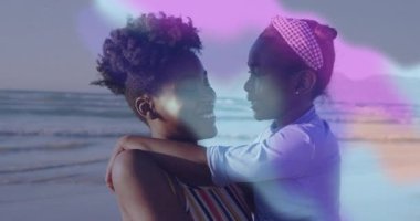 Pazarlama, kızı kucaklayan bir kadının kameraya pastel kaplamayla bakmasına neden olduğunu gösteriyor. Annelik, bağlılık, şefkat, sükunet, açık hava, canlı, duygusal