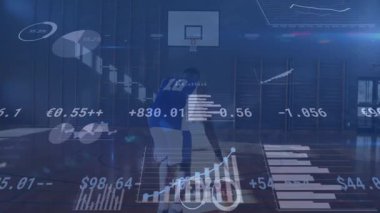 Basketbolcu salya akıtıyor ve finans tabloları hazırlıyor. Sonra da metrik için atış yapıyor. Sporcu, spor, ilerleme, analitik, performans, dinamik, yenilik