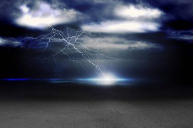 Yıldırımlı bir gök gürültüsü