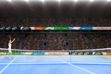 Tenisçi kadının kortta oynayışının birleşik görüntüsü