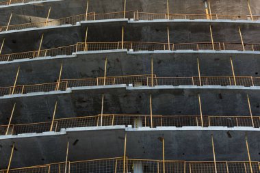 Ofis inşaatı sürüyor.