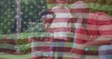 Çocuk bahçecilik eğitimindeki büyükannesinden mala alıyor. Animasyon toprak ikonları ekime rehberlik ediyor. Aile, bahçıvanlık, gençlik, yetiştirme, açık hava, yaşam tarzı, neşeli