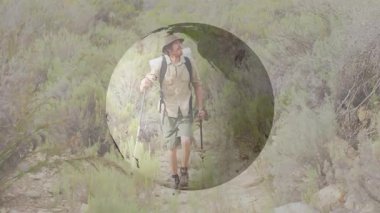 Çölde dönen dünya insan yürüyüşüne rehberlik ediyor ve arazi taraması yapıyor seyahat ekipmanlarını ayarlıyor. Macera, keşif, vahşi doğa, açık hava, engebeli manzara, gezgin