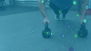 Erkek sporcu kalas şınav çekerken altıgen simgeleri spor istatistiklerini takip ediyor. Spor, güç, dijital, egzersiz, modern, eğitim, performans