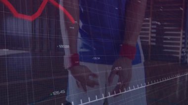 Basketbolcunun sahaya girerken topu yakalaması, dijital spor analiz ızgarası kaplaması. Sporcu, spor, dinamik, rekabet, fitness, antrenman, performans