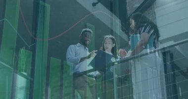 Klasörü çevirip pozitif iş ölçeği çıkardıktan sonra ekip animasyon çizelgeleri üzerinde çalışıyor. İşbirliği, veri analizi, yenilik, profesyonel çevre, modernlik, takım çalışması, içgörü