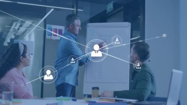 İşletme sunucusu, bağlantı gösteren ağ grafiklerini başlatıyor. İşbirliği, takım çalışması, profesyonel, kurumsal, iletişim, dijital, bağlantı