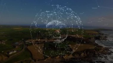 İHA 'nın süzülen kıyısı ortaya çıkan veri küresi ağ haritalandırması için dönen iç kümeye dönüşüyor. Teknoloji, bağlantı, yenilik, manzara, kırsal, dijital, fütüristik