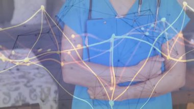 Tıp doktoru kollarını açarak ve steteskobu salonda çekerek ağ üzerinde tepkimeye girdi. Sağlık, profesyonellik, modern, teknoloji, sağlık, stüdyo, iletişim