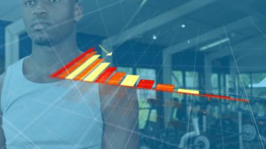 Spor salonundaki adam performans takibi için barları çekme hareketiyle yarı saydam veri grafiği senkronize ediyor. Analizler, fitness, biyomekanik, güç, performans, teknoloji, sağlık