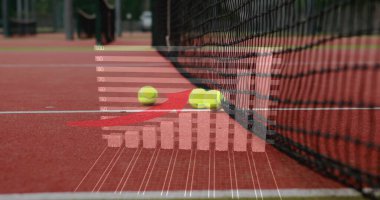 Sahada tenis topları var. Veri tablosu görüntüsü sahneleniyor. spor, analitik, performans, teknoloji, istatistik, görselleştirme