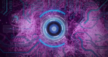 Devre izleri ve göstergeleriyle dijital ortamda yüzen merkezi dairesel HUD görüntüleniyor. Gelecek, holografik, arayüz, veri, teknoloji, soyut, dijital