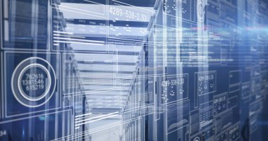 Işıldayan sunucu rafları veri merkezi koridorunda LED ışıklar yayıyor, veri görselleştirme örtüleriyle. Teknoloji, siber güvenlik, yenilik, sanayi, fütüristik, dijital, ağ