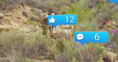 Kanyona ayak basan yürüyüşçü, sosyal medyayı kalp simgeleriyle birbirine bağlıyor. Macera, keşif, engebeli, açık hava, vahşi doğa, esneklik, dijital