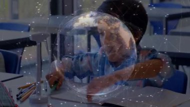 Ders kitabı yazan çocuk sınıfta kalem talep ediyor, hologram dünyasını, veri noktalarını değiştiriyor. İşbirliği, eğitim, teknoloji, öğrenme, takım çalışması, yenilik, sınıf