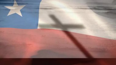 Şili bayrağını dalgalandıran çapraz gölgeler parlak güneş ışığı altında şeritler boyunca yükseliyor. Vatanseverlik, sembolizm, hareket, kumaş, açık hava, aydınlatma, dinamik