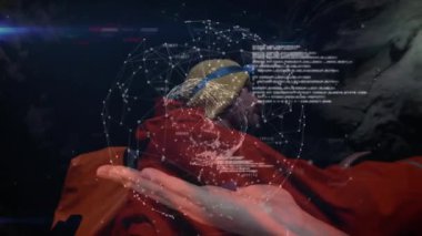 Displorer mağarayı tararken kod ortaya çıkan ve dünyayı teknolojik haritalandırma için projeksiyonla kaplıyor. Macera, teknoloji, dijital, yenilik, keşif, ağ, hologram