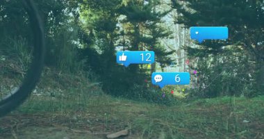 Orman yolunda ortaya çıkan sosyal simgeler, tepeye doğru pedal çeviren bisikletçiler ve taahhüt ölçümleri güncelleniyor. Doğa, macera, fitness, açık hava, teknoloji, topluluk, keşif