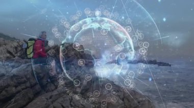 Yürüyüşçünün kıyı şeridinde duraklaması kayışı dönen hologram olarak ayarlaması nabız düğümleriyle ortaya çıkıyor. Macera, keşif, teknoloji, navigasyon, kararlılık, dayanıklı, keşif