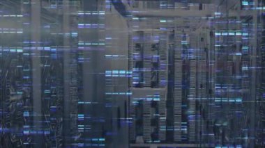 Cyan hata çubukları sunucu rafları koridorunda geziniyor ve ağ karışıklığını gösteriyor. Gelecekçi, dijital, teknoloji, siber, bozulma, ağ, güvenlik