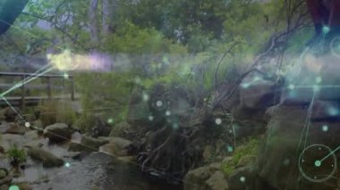 Animasyon teknolojisi nabız ölçer, bağlantıyı gösterir, yürüyüşçüleri akıntıya karşı tırmanan kayaları çizer. Doğa, macera, keşif, bağlantı, sükunet, açık hava, orman