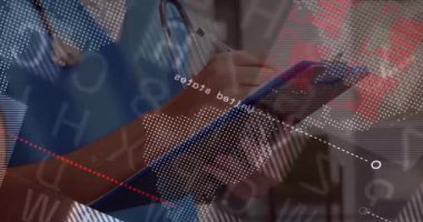 Tabletteki sağlık kliniği yazıları ve harita verileri sağlığın izlenmesi için kırmızı çizelgelere dönüşüyor. Tıbbi, teknoloji, dijital, analiz, profesyonel, geleceksel, veri