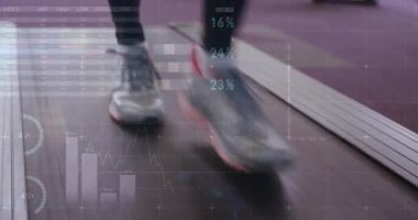 Ayak grevi koşu bandı çalıştırıcı çalıştırılıyor, çizelgeler genişletiliyor takip ölçümleri başlatılıyor. Atletik, performans, dijital, analitik, fitness, teknoloji, biyomekanik