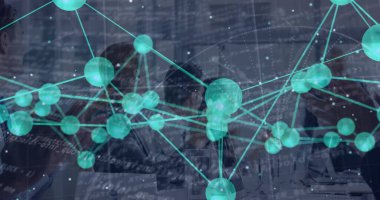 Konferans odasında dizüstü bilgisayar kullanan bir ekiple birlikte ağ örtüsü gösteriliyor. Teknoloji, bağlantı, yenilik, işbirliği, dijital, modern, iş