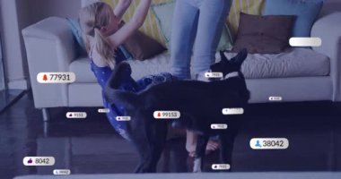 Anne evde kızının elini tutarak eğiliyor, hareketli sosyal bilgilendirmeler yaratıyor. Aile, bağlantı, mutluluk, ev, kutlama, neşeli, sıcak