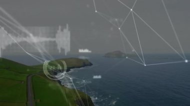 Kayalıkların ve denizin üzerinde kaybolan kaplama, birbirine bağlanan düğümler, bağlantı gösteren kümeler. Sahil, manzara, teknoloji, ağ, veri, görselleştirme, geometrik