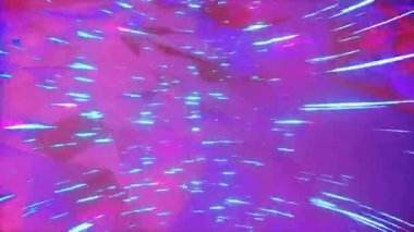 Başlangıçta neon halkalar, ışık çizgileri ve yüzeyler titreşiyor, dönüyor ve dijital tünel oluşturuyor. Soyut, geometrik, neon, fütüristik, hareket, teknoloji, dijital