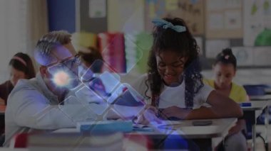 Öğretmenlik sayfası tıklaması ve sınıfta yazan rehber öğrenci, animasyon mavi kaplamalar içeriyor. Eğitim, akıl hocalığı, öğrenim, okur yazarlık, sınıf, ilham, odaklanma