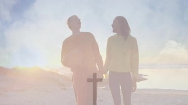 Yaşam tarzı çifti, yükselen grafiklerle el ele tutuşup topa vurmaya başlıyor. Romantik, kıyı şeridi, gün doğumu, gün batımı, bağlantı, sükunet, siluet