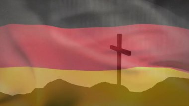 Hafif bir esinti Alman bayrağını yakalıyor ve rüzgar akışını gösteren yamaçların gölgesinde dalgalanan çizgiler oluşturuyor. Vatanseverlik, sükunet, sembolik, doğa, ilham verici, minimalist, hareket