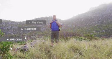 Yürüyüşçü tepenin yamacını tarıyor ve yüzen abonelik simgesi ve sevilen rozet ile sosyal medya reklamı başlatıyor. Macera, keşif, doğa, açık hava, engebeli, vahşi doğa, etkin