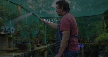 Bahçıvan hortumu kavrayıp, sera bitkilerini sulayarak su kullanımını gösteren veriler üretiyor. Bahçecilik, kesinlik, sürdürülebilirlik, filtreleme, analitik, çevre, büyüme