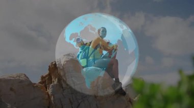 Tırmanışı tamamlamak, 3 boyutlu dünyayı aktifleştirmek, eğitim için dönüşümlü olarak kadın yürüyüşçülerin üzerine düşmek. Macera, keşif, keşif, açık hava, panoramik, manzara, sembolizm