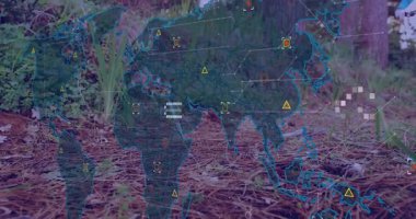 Ormanaltı ön tekerleklerindeki dijital harita kaybolduktan sonra bisikletçi pedala basarak ilerlemeye başladı. Doğa, fitness, teknoloji, hareket, açık hava, macera, yenilik