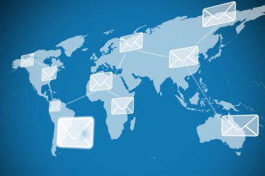 Küresel e-posta ağı beyaz zarf simgelerini düz tasarım dünya haritasına ince çizgilerle bağlıyor. Teknoloji, bağlantı, dijital, iletişim, ağ, küreselleşme, veri transferi